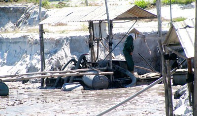 Several sand hills have been drilling extensively to extract titanium (Photo: SGG)